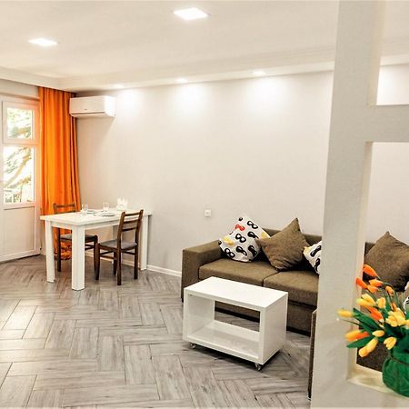 טביליסי Apartment "B" With A Separate Bedroom מראה חיצוני תמונה